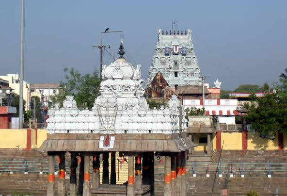 https://mdw-travel-data-us-east-1.s3.amazonaws.com/img/country/India/Arulmigu-Sri-Parthasarathy-Temple/img_02.jpg