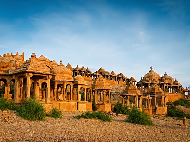 https://mdw-travel-data-us-east-1.s3.amazonaws.com/img/country/India/Bada-Bagh/img_01.jpg