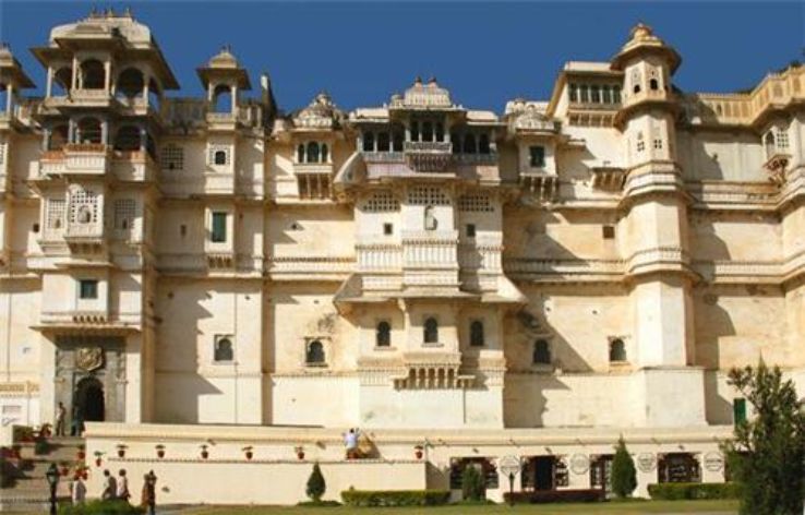 https://mdw-travel-data-us-east-1.s3.amazonaws.com/img/country/India/Bagore-Ki-Haveli/img_01.jpg