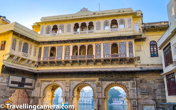 https://mdw-travel-data-us-east-1.s3.amazonaws.com/img/country/India/Bagore-Ki-Haveli/img_03.jpg