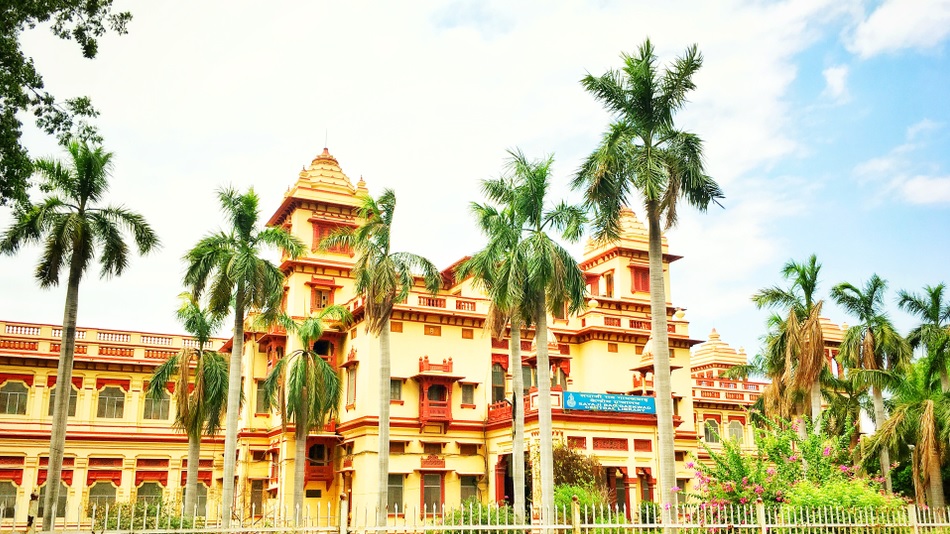 https://mdw-travel-data-us-east-1.s3.amazonaws.com/img/country/India/Banaras-Hindu-University/img_02.jpg
