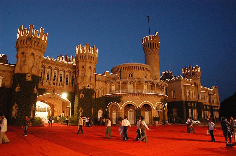 https://mdw-travel-data-us-east-1.s3.amazonaws.com/img/country/India/Bangalore-Palace/img_03.jpg