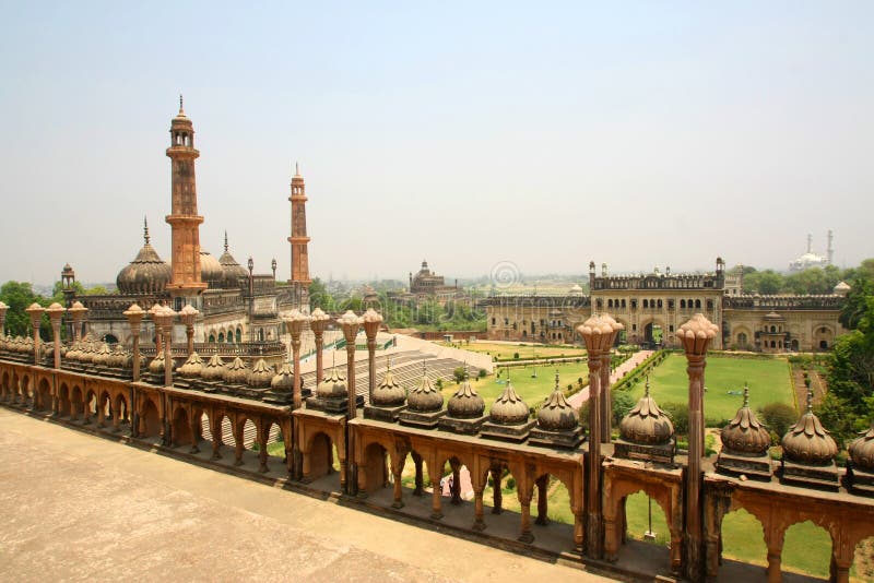 https://mdw-travel-data-us-east-1.s3.amazonaws.com/img/country/India/Bara-Imambara/img_03.jpg