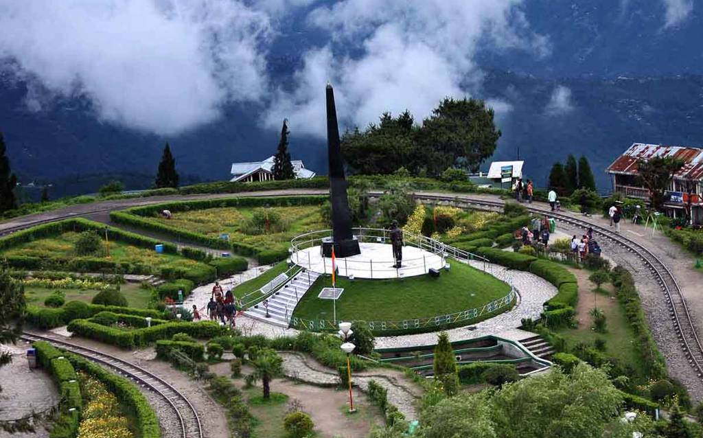 https://mdw-travel-data-us-east-1.s3.amazonaws.com/img/country/India/Batasia-War-Memorial/img_01.jpg