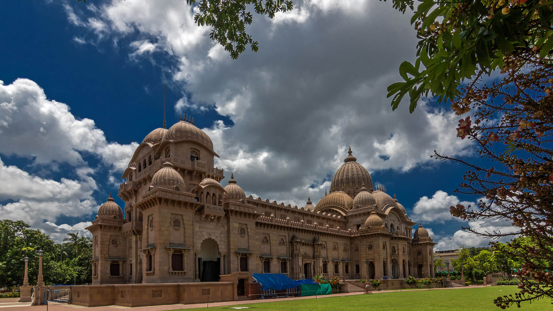 https://mdw-travel-data-us-east-1.s3.amazonaws.com/img/country/India/Belur-Math-Museum/img_01.jpg