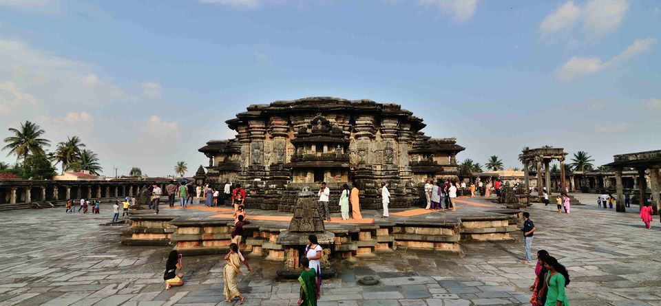 https://mdw-travel-data-us-east-1.s3.amazonaws.com/img/country/India/Belur-and-Halebid/img_02.jpg