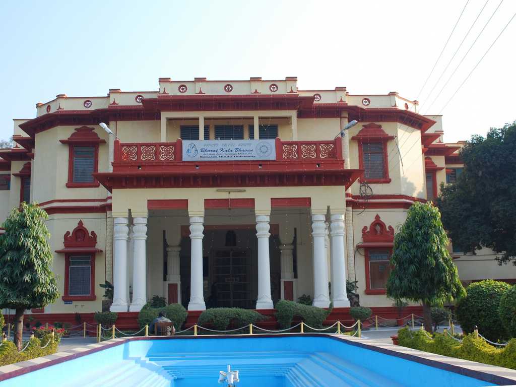 https://mdw-travel-data-us-east-1.s3.amazonaws.com/img/country/India/Bharat-Kala-Bhavan/img_01.jpg