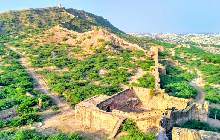 https://mdw-travel-data-us-east-1.s3.amazonaws.com/img/country/India/Bhujia-Hill/img_03.jpg