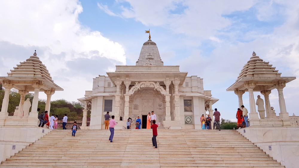 https://mdw-travel-data-us-east-1.s3.amazonaws.com/img/country/India/Birla-Mandir-Jaipur/img_03.jpg