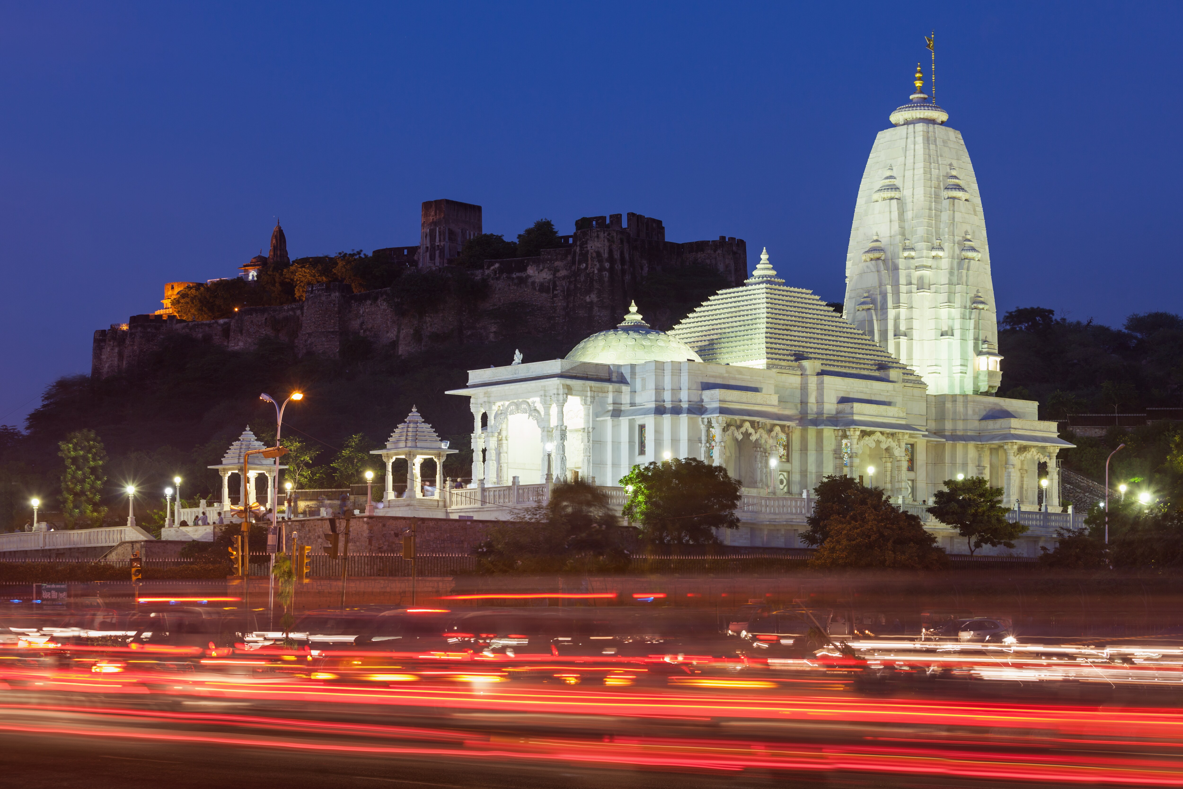 https://mdw-travel-data-us-east-1.s3.amazonaws.com/img/country/India/Birla-Mandir/img_02.jpg