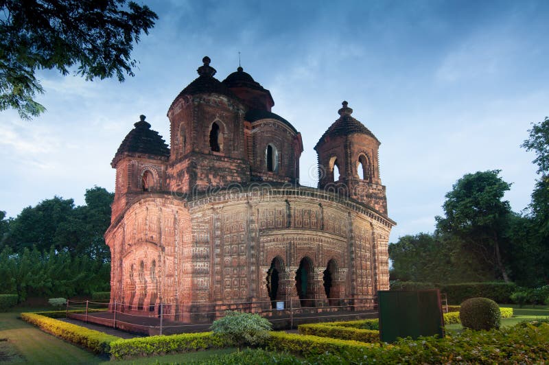 https://mdw-travel-data-us-east-1.s3.amazonaws.com/img/country/India/Bishnupur/img_02.jpg