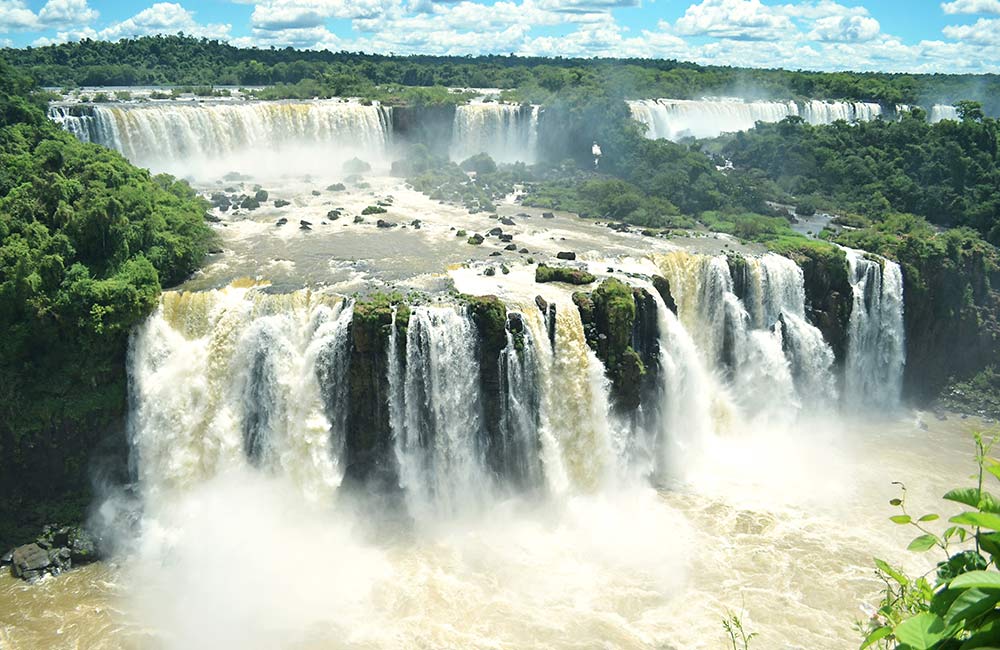 https://mdw-travel-data-us-east-1.s3.amazonaws.com/img/country/India/Bogatha-Waterfall/img_01.jpg