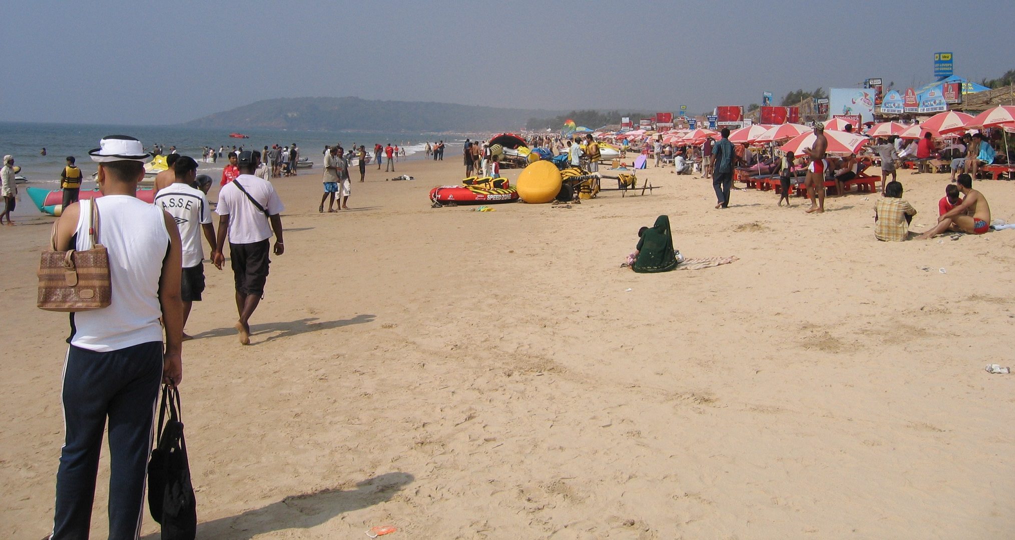 https://mdw-travel-data-us-east-1.s3.amazonaws.com/img/country/India/Calangute-Beach/img_01.jpg