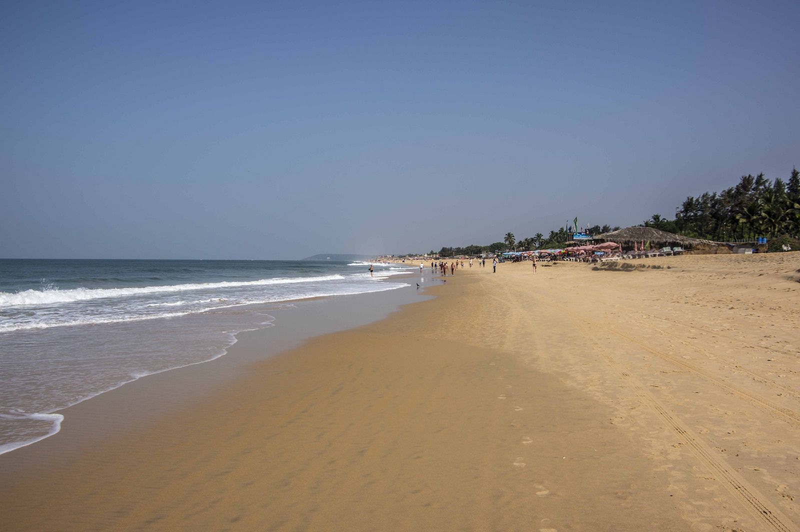 https://mdw-travel-data-us-east-1.s3.amazonaws.com/img/country/India/Candolim-Beach/img_02.jpg
