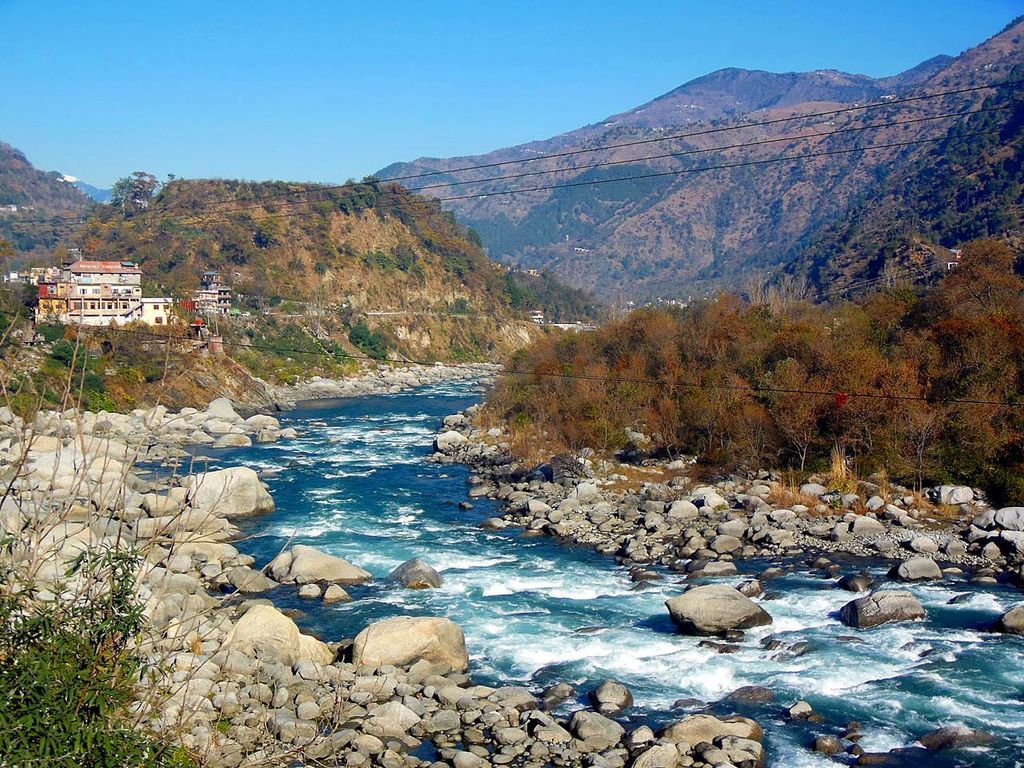 https://mdw-travel-data-us-east-1.s3.amazonaws.com/img/country/India/Chamba/img_01.jpg