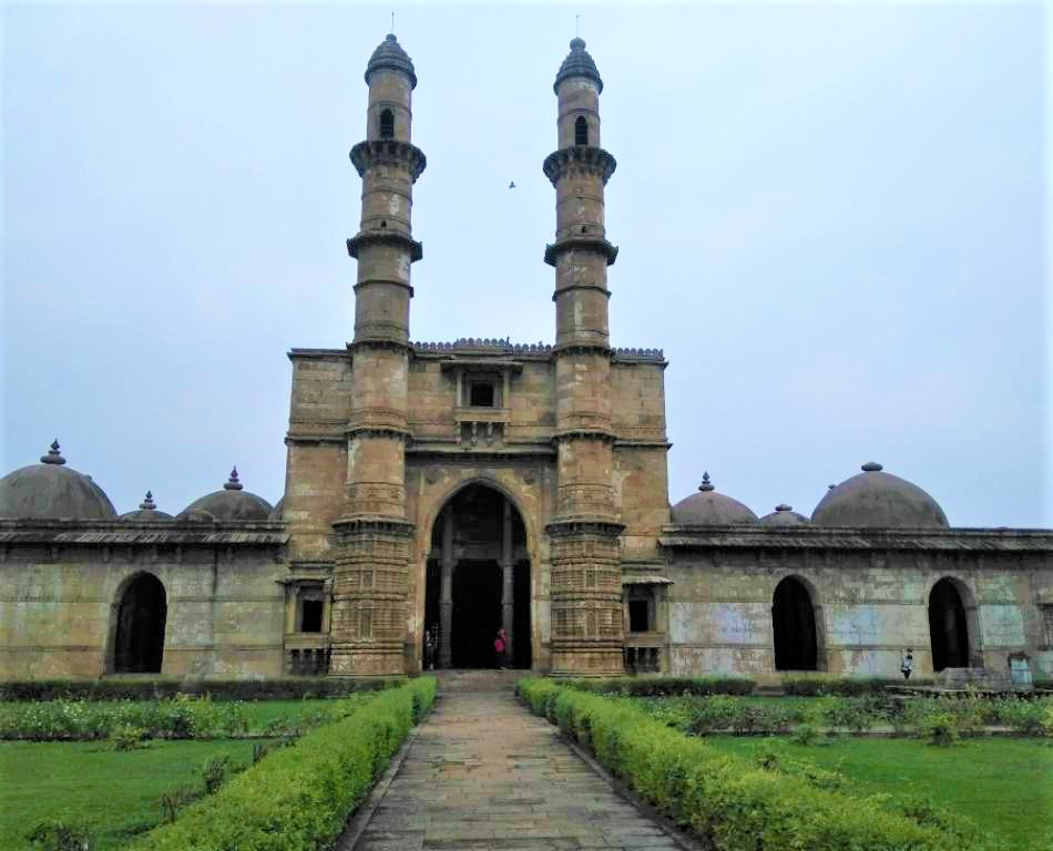 https://mdw-travel-data-us-east-1.s3.amazonaws.com/img/country/India/Champaner-Pavagadh-Archaeological-Park/img_02.jpg