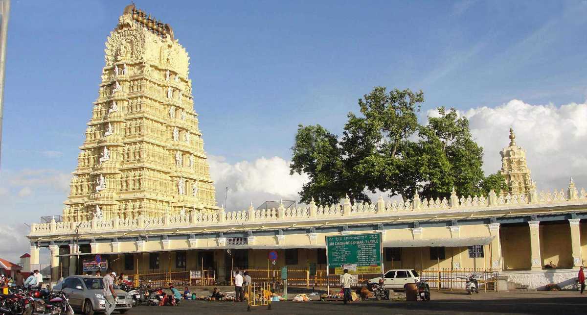 https://mdw-travel-data-us-east-1.s3.amazonaws.com/img/country/India/Chamundeshwari-Temple/img_02.jpg