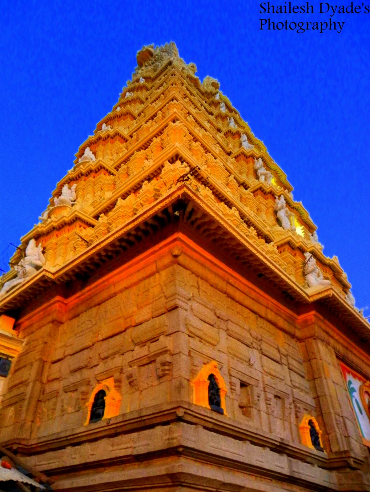 https://mdw-travel-data-us-east-1.s3.amazonaws.com/img/country/India/Chamundi-Hill/img_03.jpg