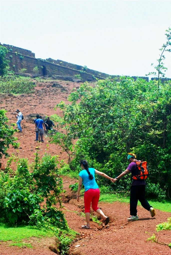 https://mdw-travel-data-us-east-1.s3.amazonaws.com/img/country/India/Chapora-Fort/img_02.jpg