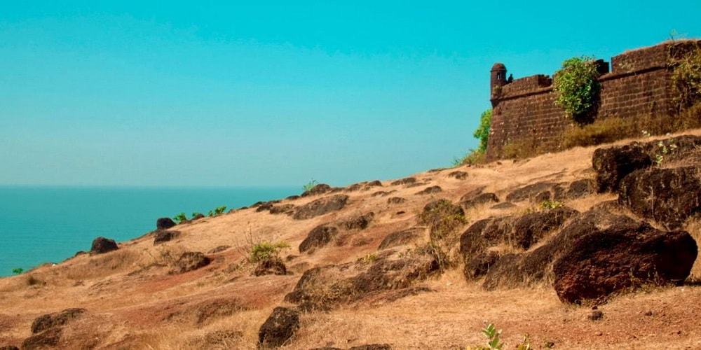 https://mdw-travel-data-us-east-1.s3.amazonaws.com/img/country/India/Chapora-Fort/img_05.jpg