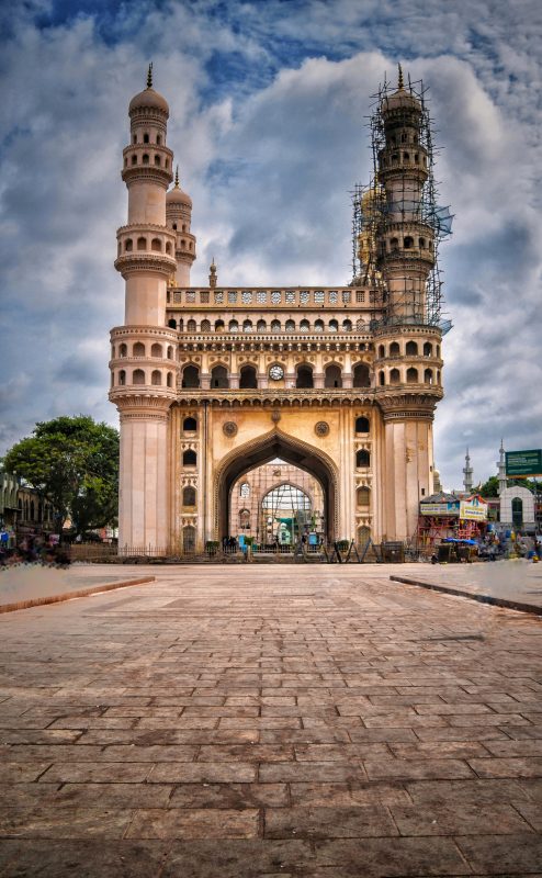 https://mdw-travel-data-us-east-1.s3.amazonaws.com/img/country/India/Charminar/img_01.jpg