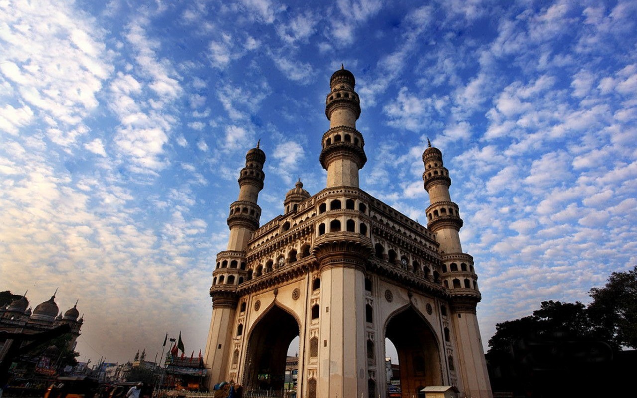 https://mdw-travel-data-us-east-1.s3.amazonaws.com/img/country/India/Charminar/img_02.jpg
