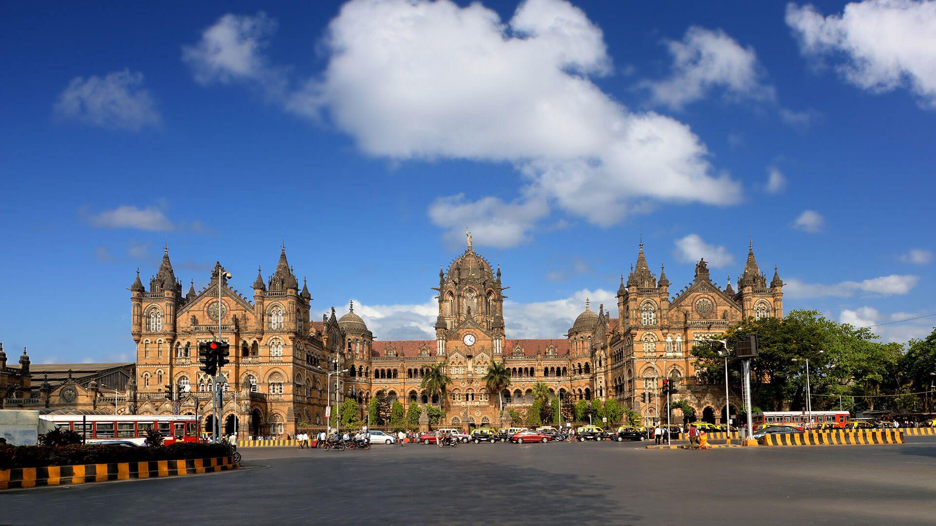 https://mdw-travel-data-us-east-1.s3.amazonaws.com/img/country/India/Chhatrapati-Shivaji-Terminus/img_01.jpg