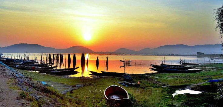 https://mdw-travel-data-us-east-1.s3.amazonaws.com/img/country/India/Chilika-Lake/img_01.jpg