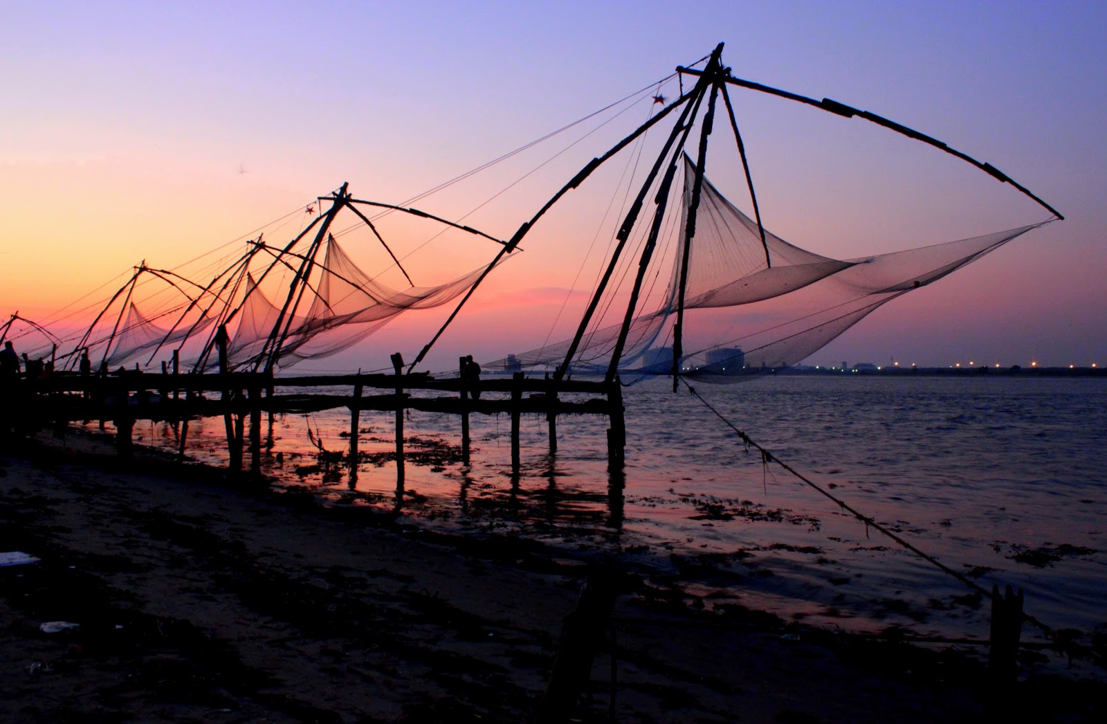 https://mdw-travel-data-us-east-1.s3.amazonaws.com/img/country/India/Chinese-Fishing-Nets/img_00.jpg