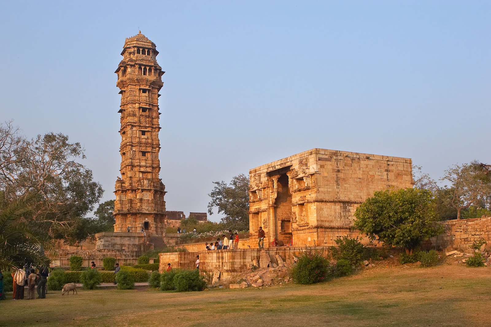 https://mdw-travel-data-us-east-1.s3.amazonaws.com/img/country/India/Chittorgarh-Fort/img_01.jpg