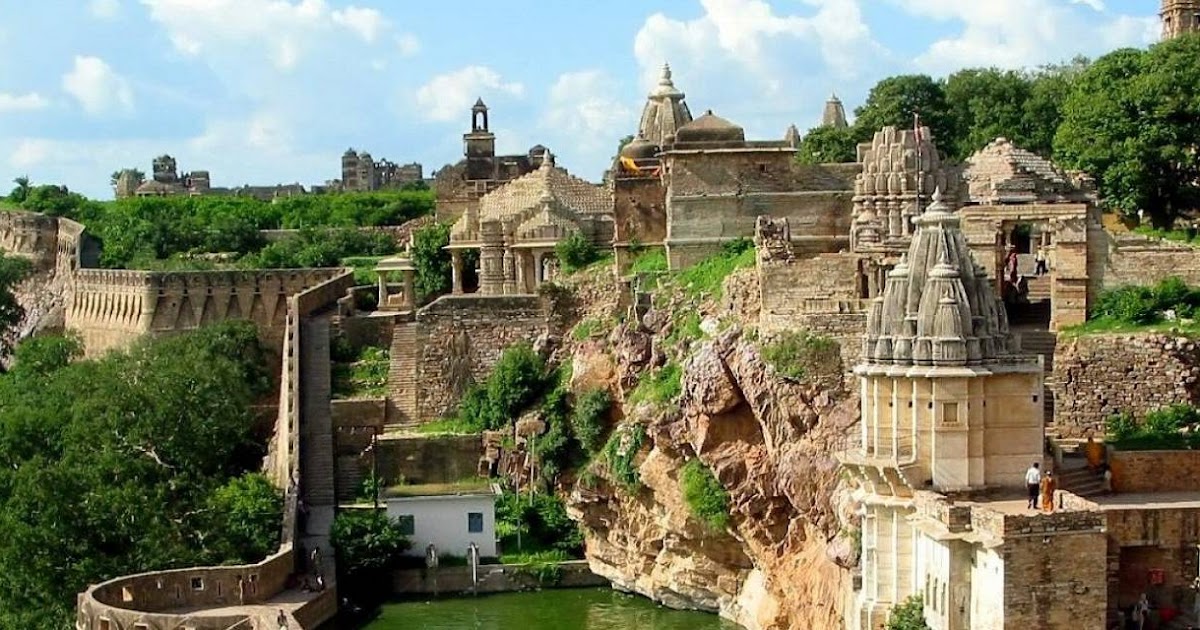 https://mdw-travel-data-us-east-1.s3.amazonaws.com/img/country/India/Chittorgarh-Fort/img_03.jpg