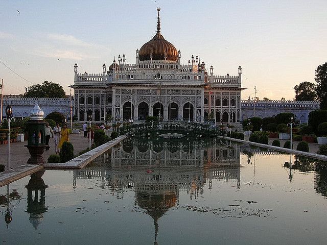 https://mdw-travel-data-us-east-1.s3.amazonaws.com/img/country/India/Chota-Imambara/img_01.jpg