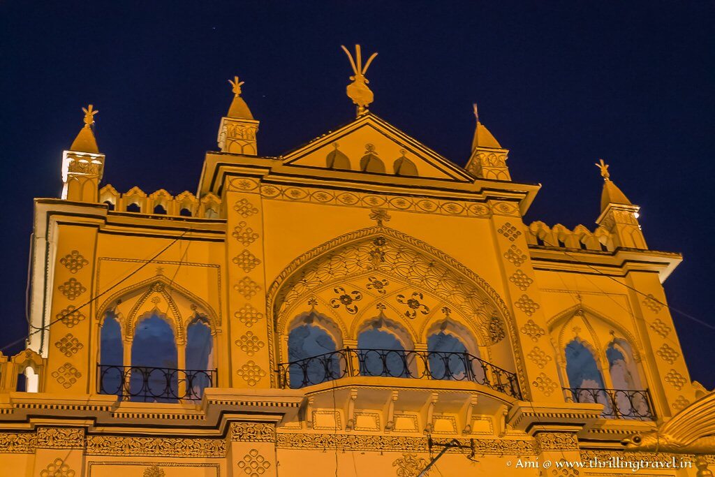 https://mdw-travel-data-us-east-1.s3.amazonaws.com/img/country/India/Chota-Imambara/img_05.jpg