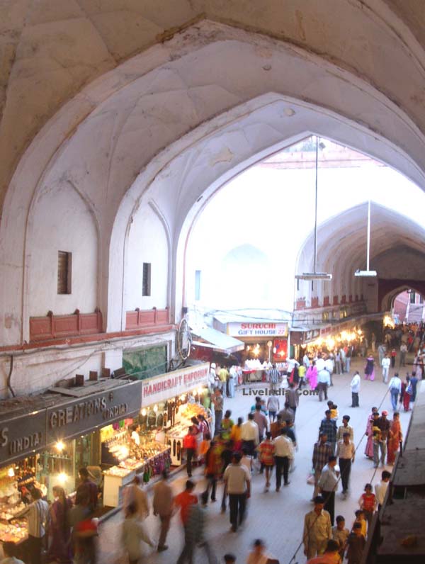 https://mdw-travel-data-us-east-1.s3.amazonaws.com/img/country/India/Chowk-Bazaar/img_02.jpg