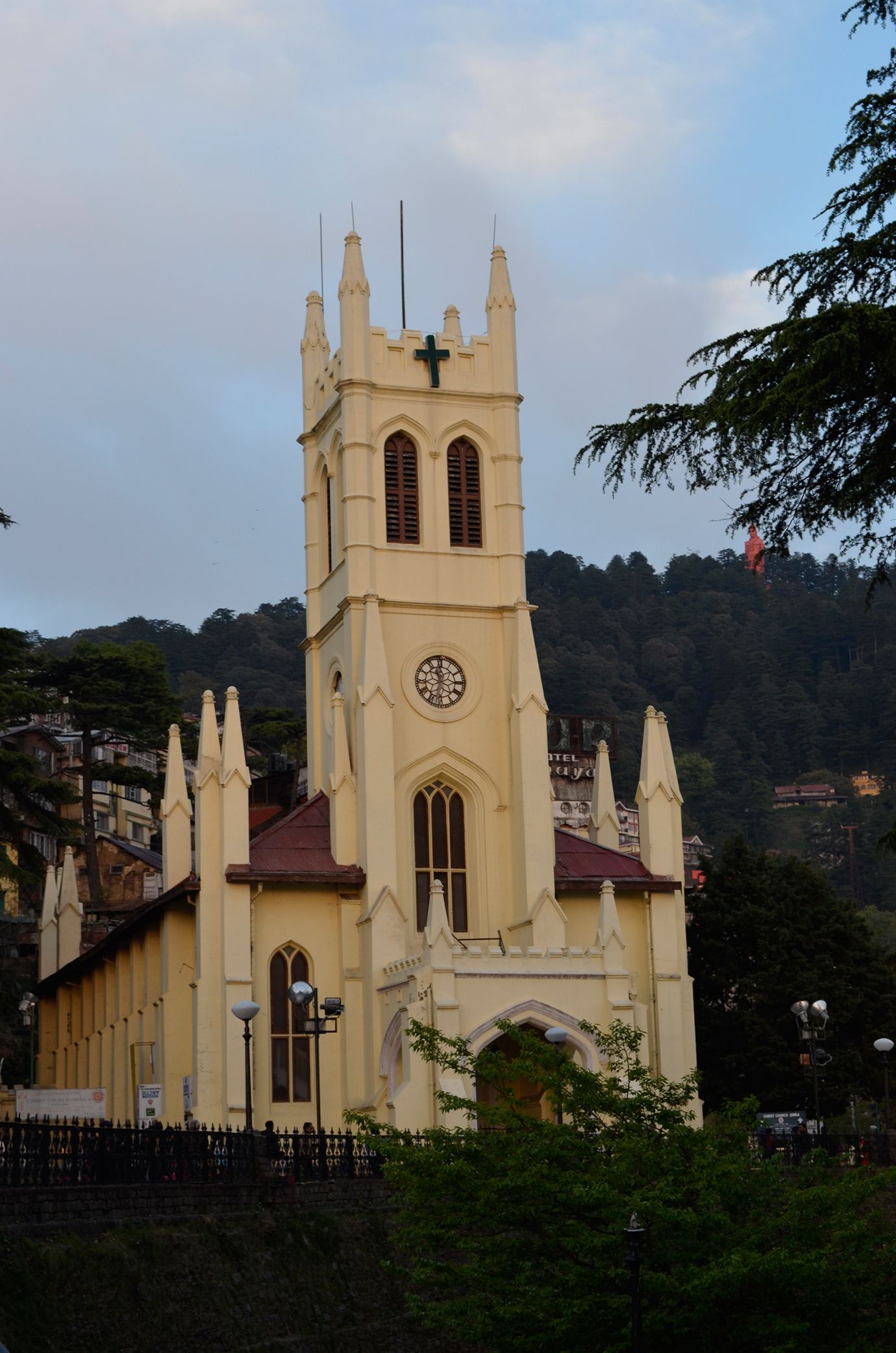 https://mdw-travel-data-us-east-1.s3.amazonaws.com/img/country/India/Christ-Church/img_02.jpg