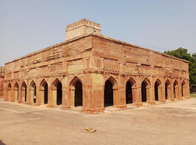 https://mdw-travel-data-us-east-1.s3.amazonaws.com/img/country/India/Chunar-Fort/img_03.jpg