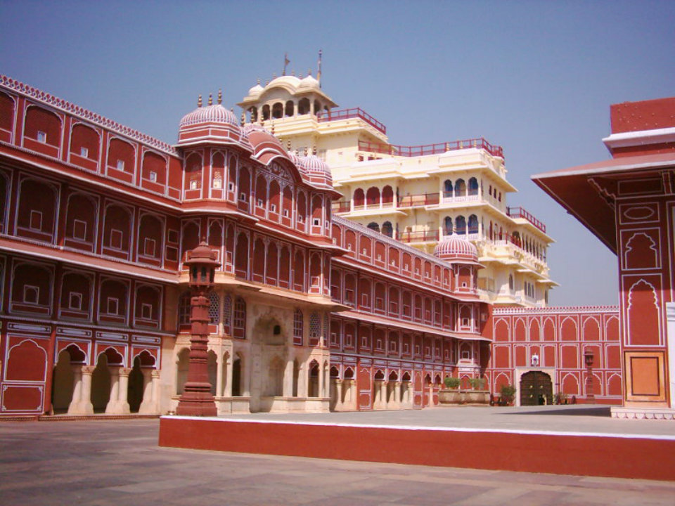 https://mdw-travel-data-us-east-1.s3.amazonaws.com/img/country/India/City-Palace/img_02.jpg