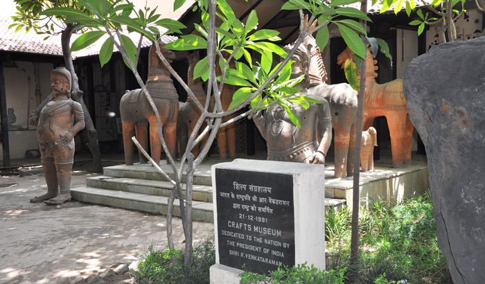 https://mdw-travel-data-us-east-1.s3.amazonaws.com/img/country/India/Crafts-Museum/img_02.jpg