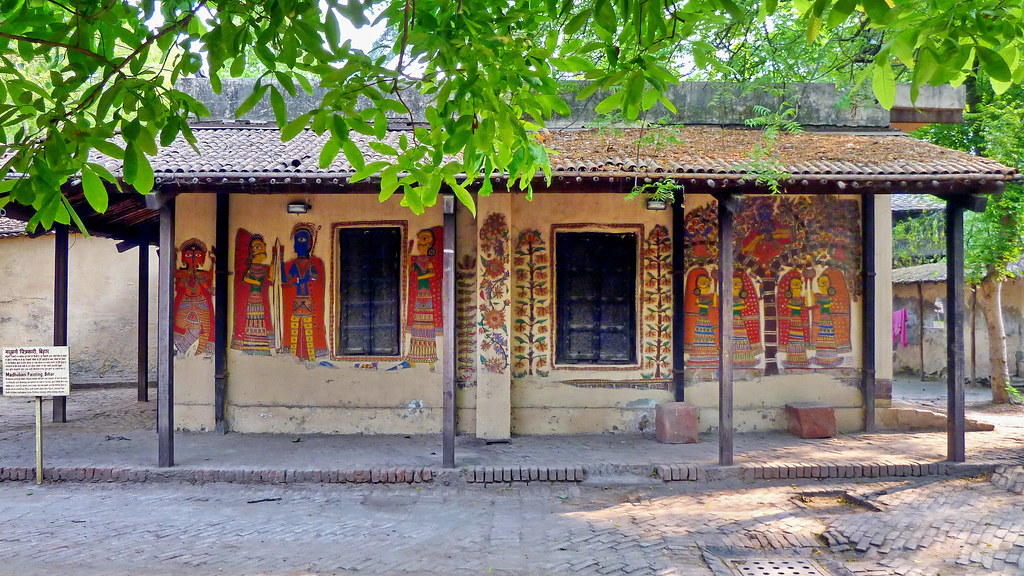 https://mdw-travel-data-us-east-1.s3.amazonaws.com/img/country/India/Crafts-Museum/img_03.jpg