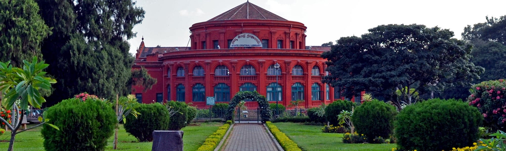 https://mdw-travel-data-us-east-1.s3.amazonaws.com/img/country/India/Cubbon-Park/img_01.jpg