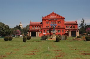 https://mdw-travel-data-us-east-1.s3.amazonaws.com/img/country/India/Cubbon-Park/img_03.jpg