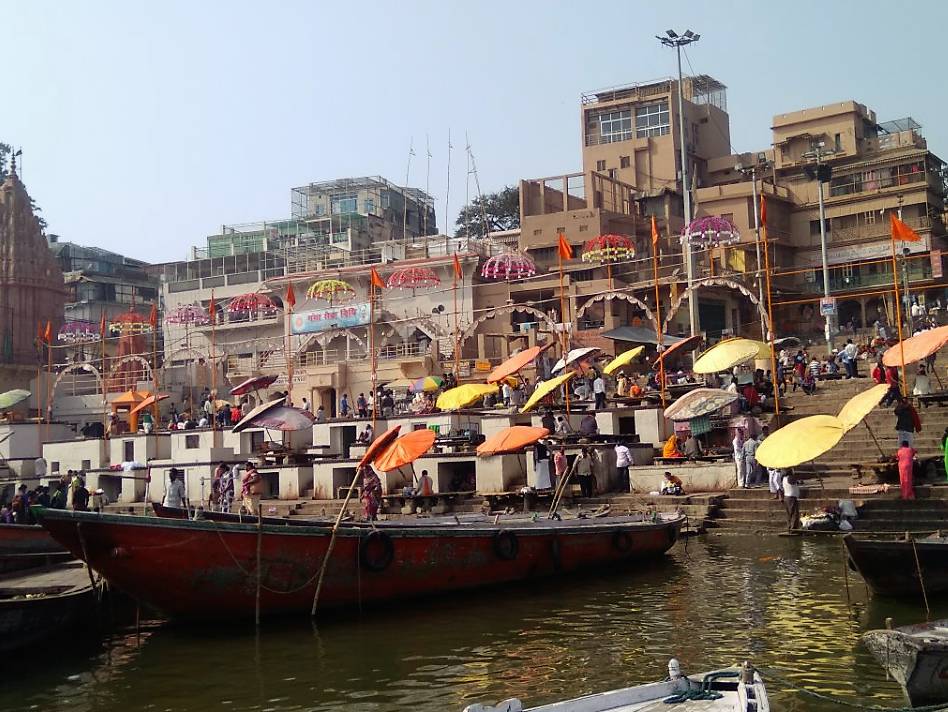 https://mdw-travel-data-us-east-1.s3.amazonaws.com/img/country/India/Dashashwamedh-Ghat/img_01.jpg