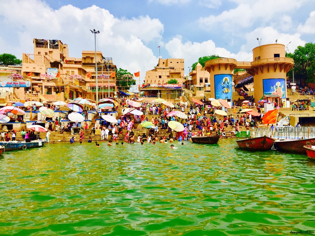 https://mdw-travel-data-us-east-1.s3.amazonaws.com/img/country/India/Dashashwamedh-Ghat/img_02.jpg