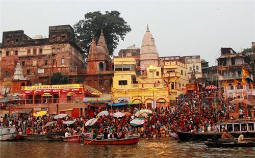 https://mdw-travel-data-us-east-1.s3.amazonaws.com/img/country/India/Dashashwamedh-Ghat/img_03.jpg