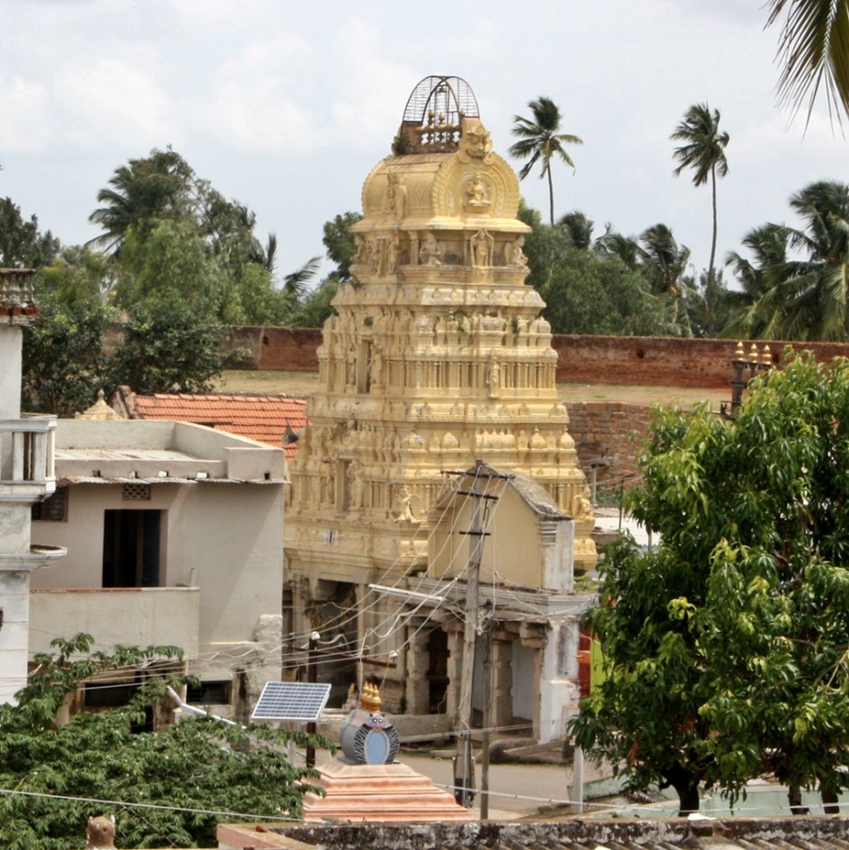 https://mdw-travel-data-us-east-1.s3.amazonaws.com/img/country/India/Devanahalli-Fort/img_00.jpg