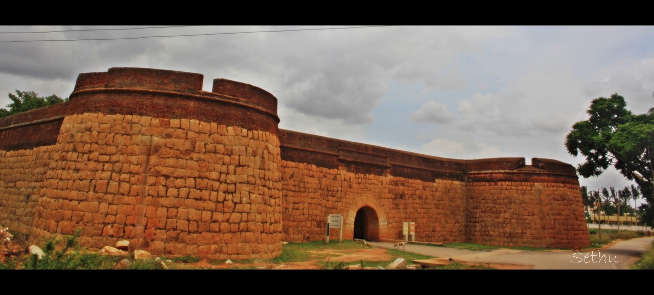 https://mdw-travel-data-us-east-1.s3.amazonaws.com/img/country/India/Devanahalli-Fort/img_03.jpg