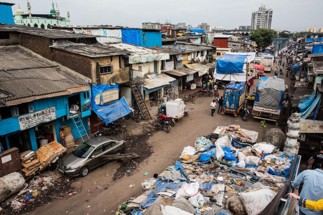 https://mdw-travel-data-us-east-1.s3.amazonaws.com/img/country/India/Dharavi-Slum/img_01.jpg