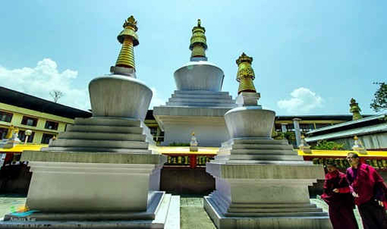 https://mdw-travel-data-us-east-1.s3.amazonaws.com/img/country/India/Do-Drul-Chorten-Monastery/img_01.jpg