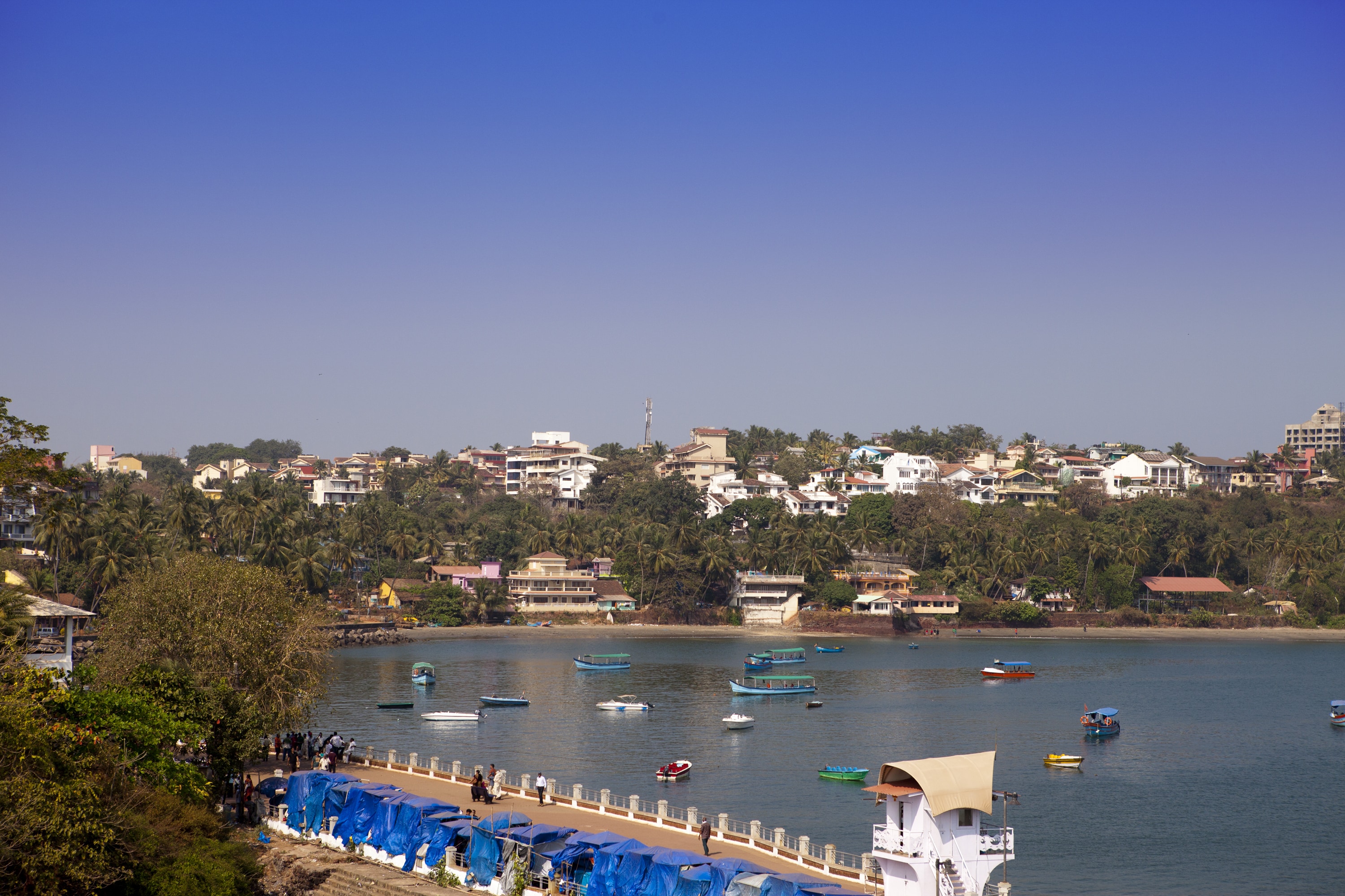 https://mdw-travel-data-us-east-1.s3.amazonaws.com/img/country/India/Dona-Paula-Beach/img_02.jpg