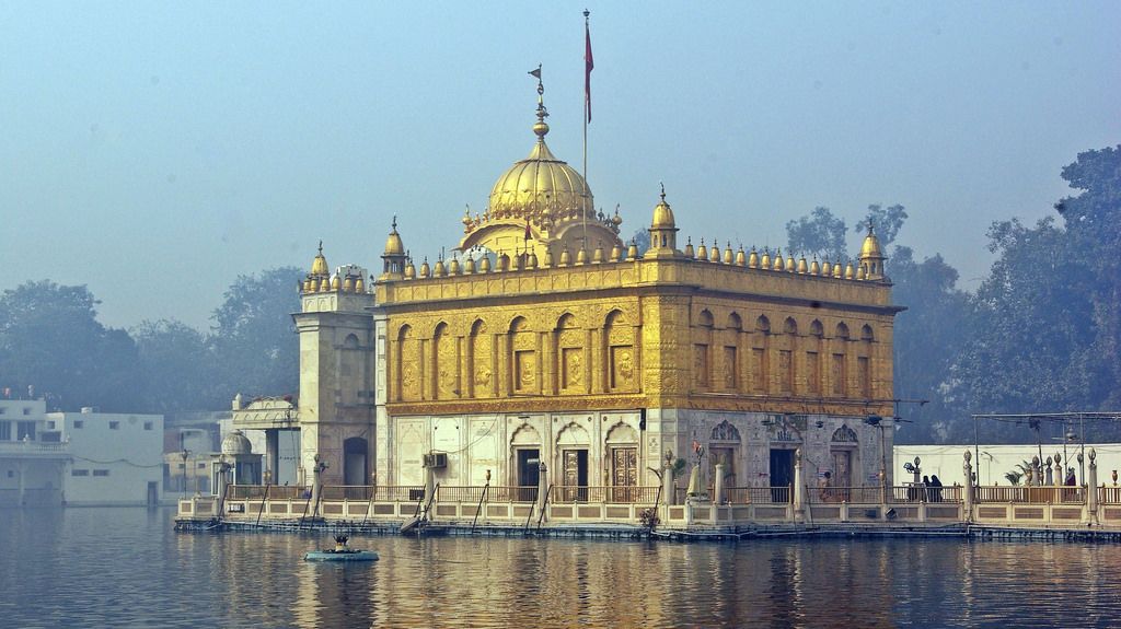 https://mdw-travel-data-us-east-1.s3.amazonaws.com/img/country/India/Durgiana-Temple/img_01.jpg